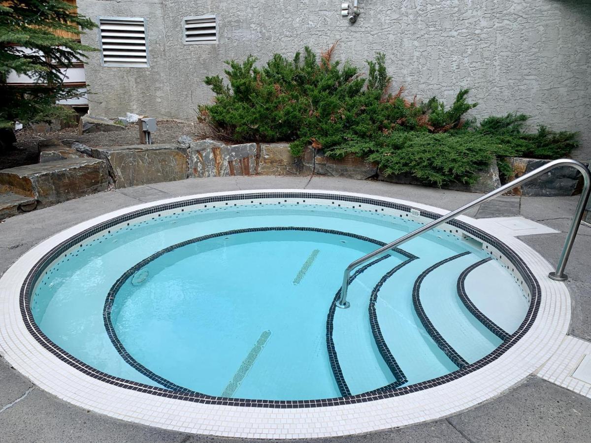 Heavenly Mountain Condo Managed By Little Sister Getaways Canmore Exterior photo