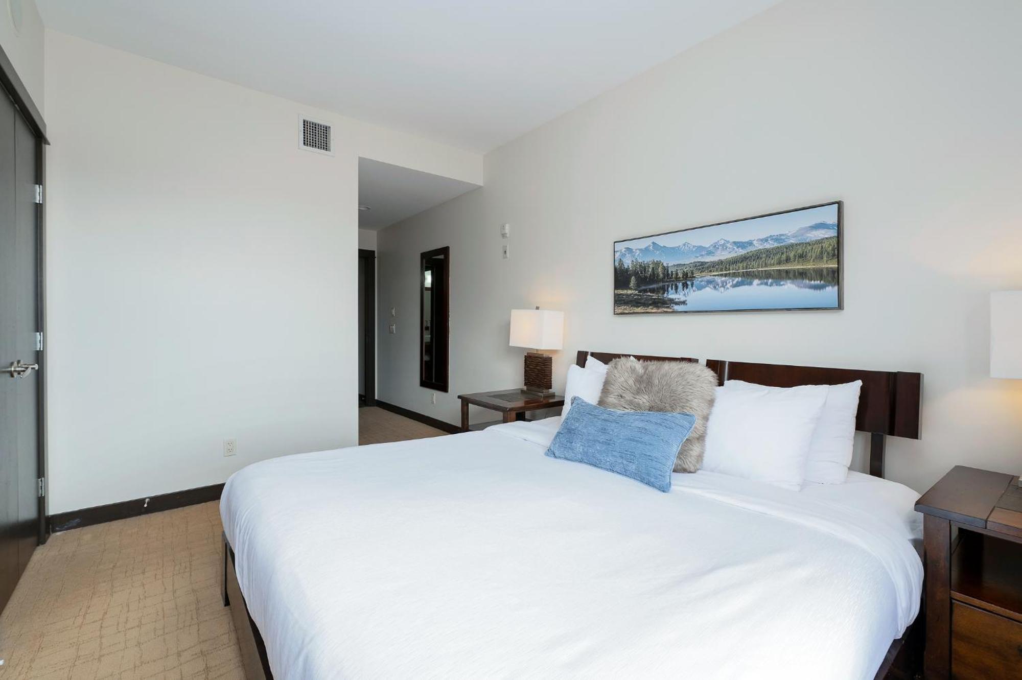 Heavenly Mountain Condo Managed By Little Sister Getaways Canmore Exterior photo