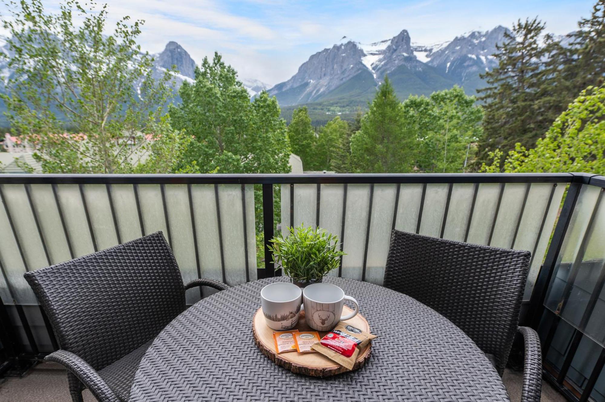 Heavenly Mountain Condo Managed By Little Sister Getaways Canmore Exterior photo
