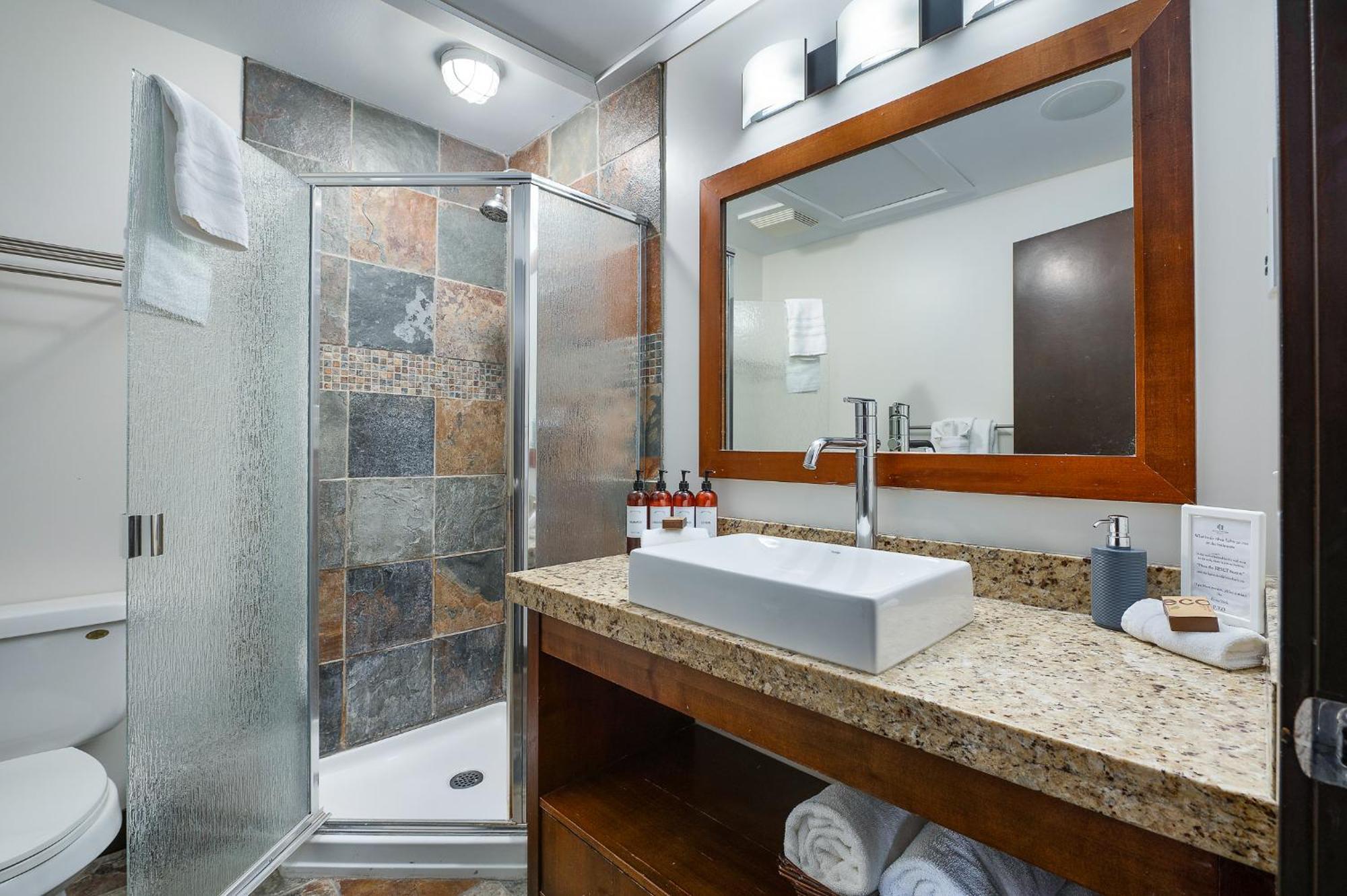 Heavenly Mountain Condo Managed By Little Sister Getaways Canmore Exterior photo